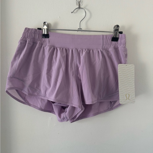 NWT Lululemon Hotty Hot Short II 2.5" in Lilac Quartz - Picture 2 of 10